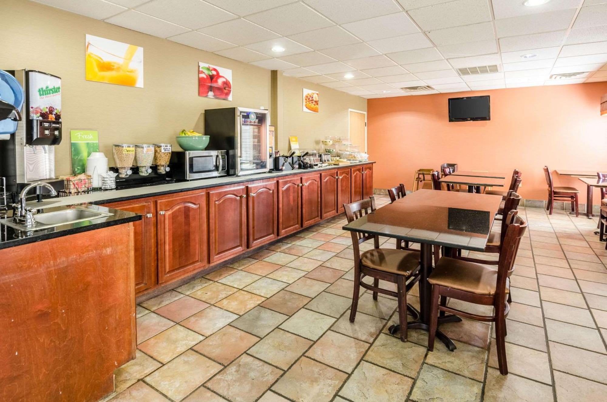 Spark By Hilton East Main Street 3*